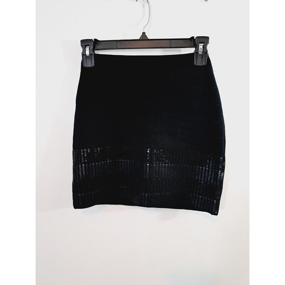 Guess Women's Black Short Y2K Mini Skirt Sequin Detail Size Medium - Picture 2 of 5
